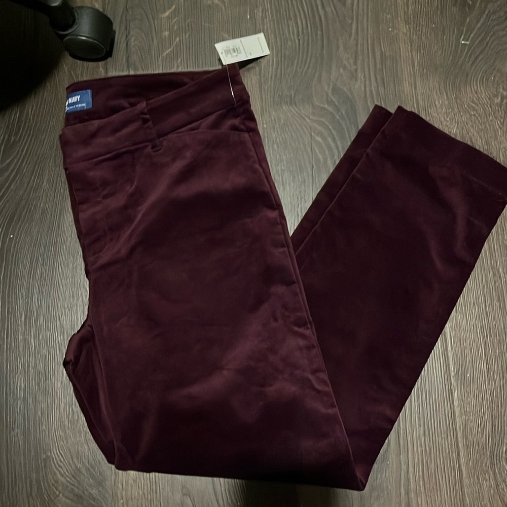 NWT maroon color velour pixie pants from old navy
